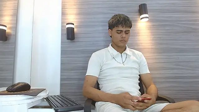 LeleHott01 online show from June 2026 02:32:02 AM