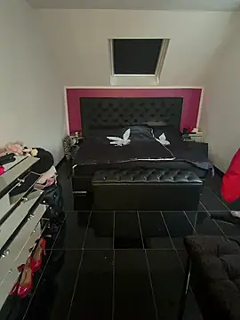 GymMoniMilf online show from July 2026 01:03:01 PM