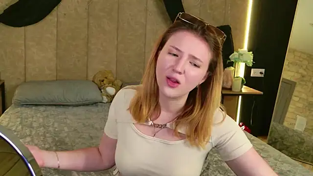 Laura Stellar online show from July 2026 05:57:01 AM