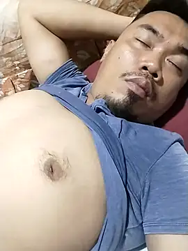 Renatolovearmpits online show from May 2026 12:24:02 PM