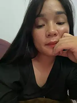 Snapshot of Luna-mi chatting on May 2026 02:25:01 PM Luna-mi online show from May 2026 02:25:01 PM