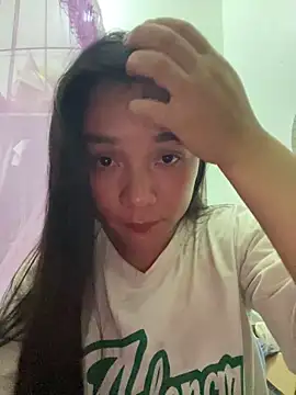Snapshot of Luna-mi chatting on May 2026 01:30:02 PM Luna-mi online show from May 2026 01:30:02 PM