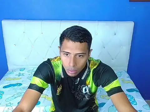 xcharliefoxx online show from May 2026 01:53:01 PM