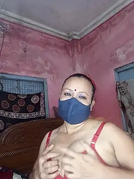 MoonLusty online show from June 2026 04:05:01 AM