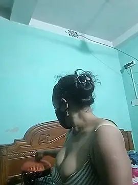 MoonLusty online show from July 2026 05:09:01 PM