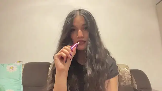 LisetteParajon online show from June 2026 05:04:01 PM