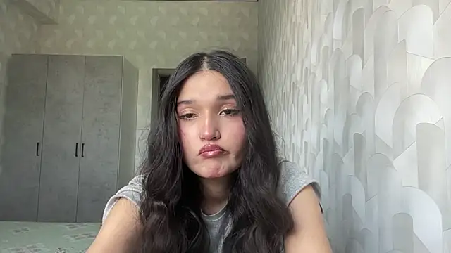 LisetteParajon online show from June 2026 05:05:01 AM