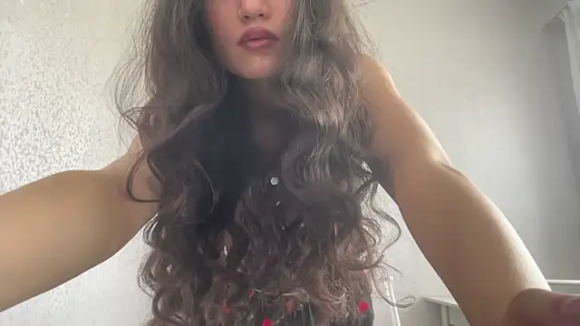 LisetteParajon online show from June 2026 05:45:01 AM