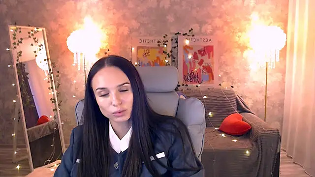 NicoleMerz online show from June 2026 04:02:01 PM