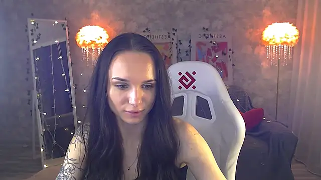 NicoleMerz online show from June 2026 04:05:02 PM
