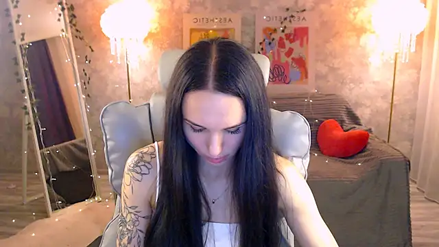 NicoleMerz online show from June 2026 05:04:01 PM