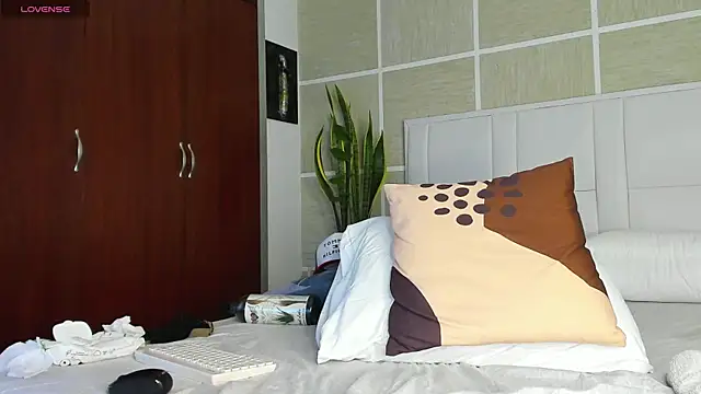 ismaels11 online show from July 2026 04:39:33 PM