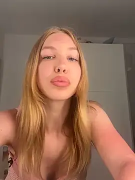 MilaaXOO online show from May 2026 07:56:01 PM