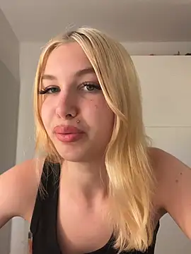 Snapshot of MilaaXOO chatting on July 2026 08:08:01 PM MilaaXOO online show from July 2026 08:08:01 PM