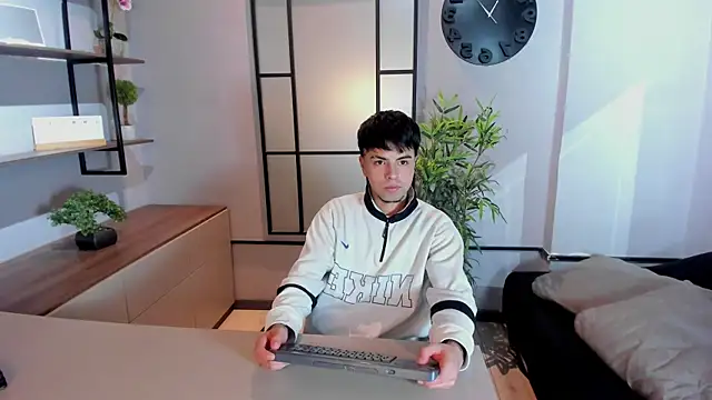 FedeViale online show from July 2026 03:42:01 AM