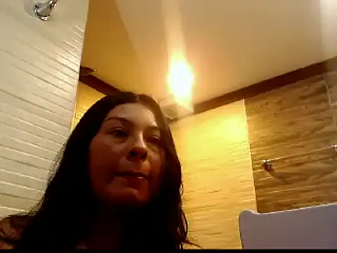 Emily Manzzur online show from May 2026 05:43:01 PM