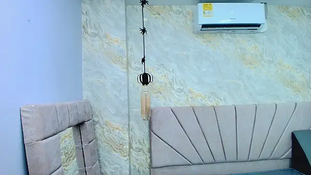 ariana florez  online show from June 2026 07:18:01 PM