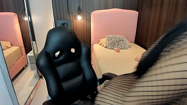 NATYBUNNY1 online show from July 2026 12:56:02 PM