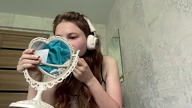 HeIen cute online show from June 2026 05:27:02 AM