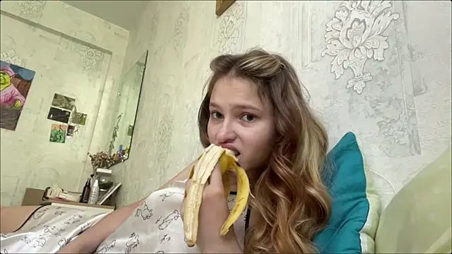 HeIen cute online show from June 2026 06:25:02 AM