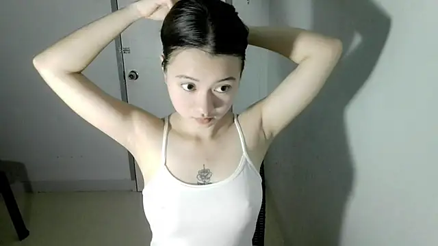 lily cruzz online show from May 2026 08:00:01 AM