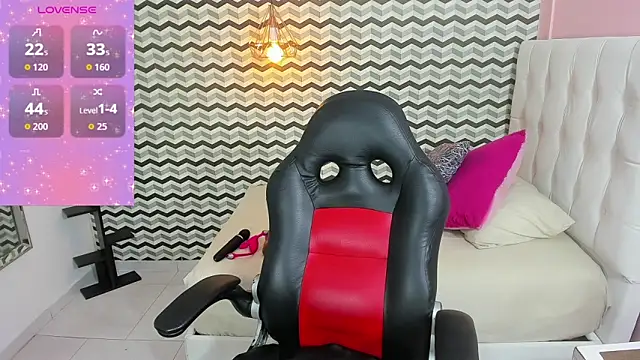 ZOEMARTINS1 online show from June 2026 12:21:02 PM