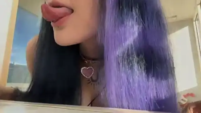 Snapshot of HolyCute chatting on June 2026 04:09:02 PM HolyCute online show from June 2026 04:09:02 PM