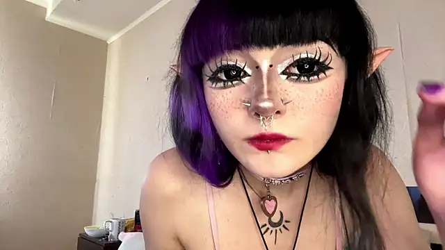 Snapshot of HolyCute chatting on June 2026 02:14:01 PM HolyCute online show from June 2026 02:14:01 PM