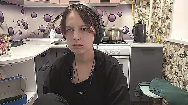 Saranade online show from June 2026 05:17:02 PM