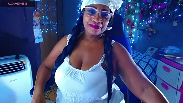 Snapshot of cairohot chatting on December 2024 04:28:02 AM cairohot online show from December 2024 04:28:02 AM