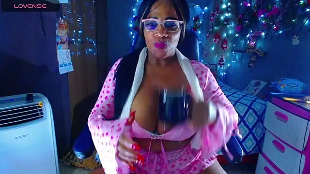 Snapshot of cairohot chatting on December 2024 07:33:02 AM cairohot online show from December 2024 07:33:02 AM