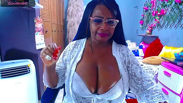 Snapshot of cairohot chatting on January 2025 07:43:01 AM cairohot online show from January 2025 07:43:01 AM