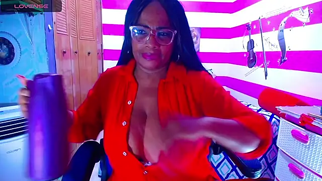 Snapshot of cairohot chatting on January 2025 06:07:01 AM cairohot online show from January 2025 06:07:01 AM