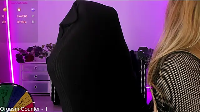 Snapshot of LindaWhite_ chatting on January 2025 09:32:02 PM LindaWhite online show from January 2025 09:32:02 PM