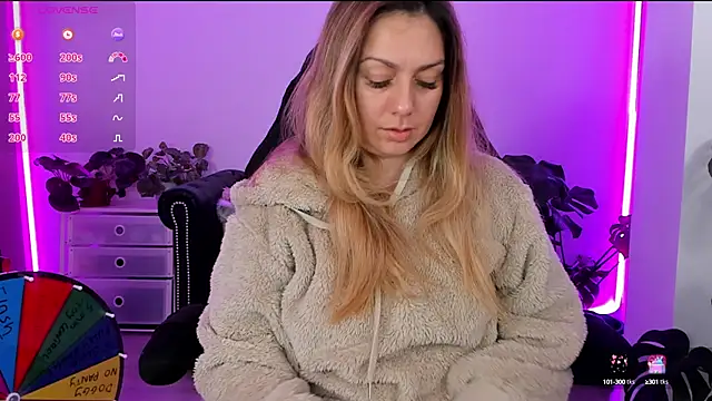 Snapshot of LindaWhite_ chatting on January 2025 09:57:01 PM LindaWhite online show from January 2025 09:57:01 PM