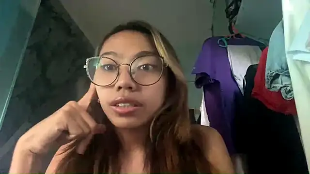 Elarisserose online show from June 2026 12:00:02 AM