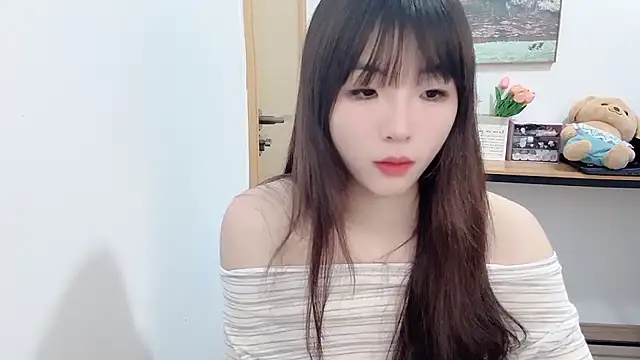 Louise-3 online show from June 2026 07:17:01 PM