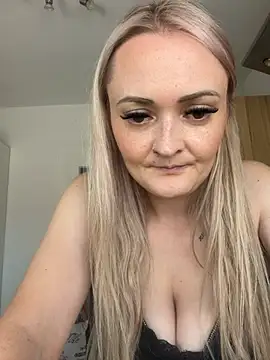 Snapshot of Alex-Blond chatting on July 2026 10:39:01 AM Alex-Blond online show from July 2026 10:39:01 AM