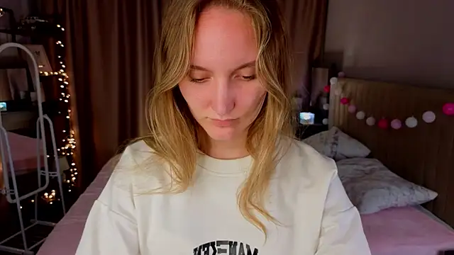 JenevaLitalien online show from June 2026 06:57:01 PM