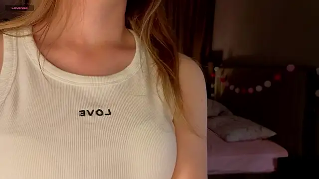 JenevaLitalien online show from June 2026 06:19:01 PM
