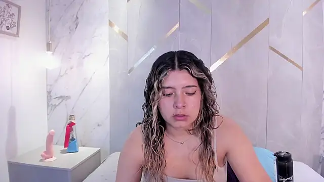 ChloeBelle  online show from June 2026 01:02:01 PM