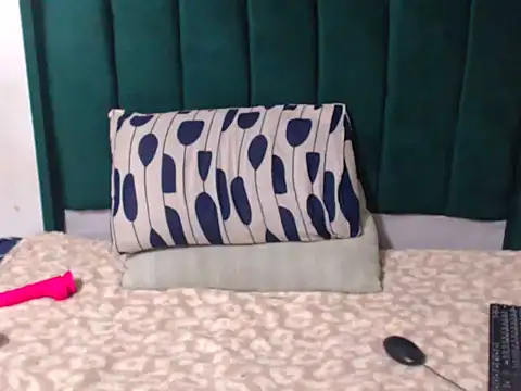 Mellowkittyyellow online show from July 2026 03:59:02 AM