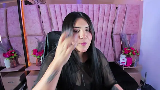 Issa Queen online show from July 2026 07:23:02 PM