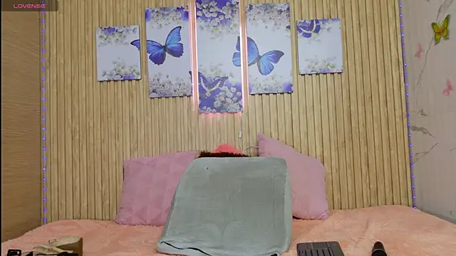 Snapshot of Moonceleste chatting on June 2026 01:07:02 AM Moonceleste online show from June 2026 01:07:02 AM