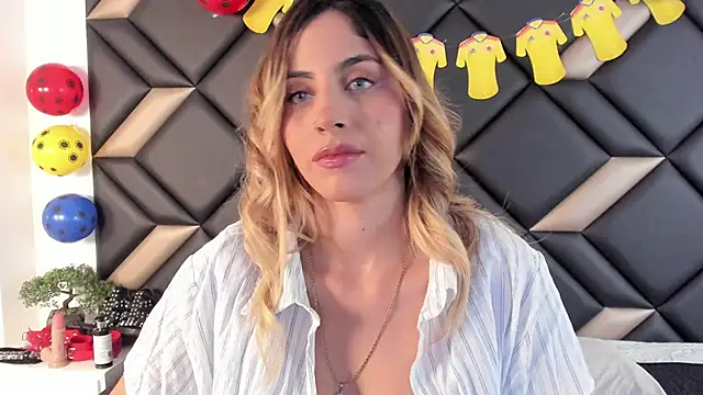 AdrianaHarlow online show from June 2026 07:04:02 PM