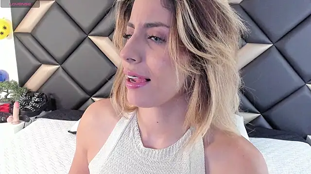 AdrianaHarlow online show from June 2026 12:55:01 PM
