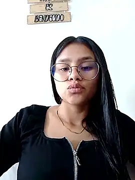 Sofielovee-01 online show from June 2026 01:17:02 PM