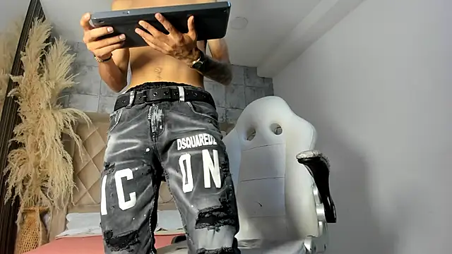 LucasJhonson  online show from June 2026 01:17:01 AM