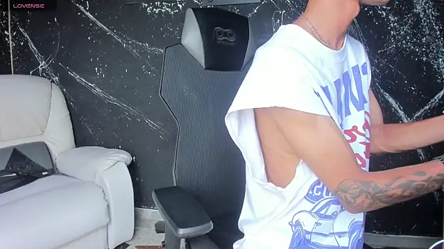 LucasJhonson  online show from July 2026 07:23:02 PM