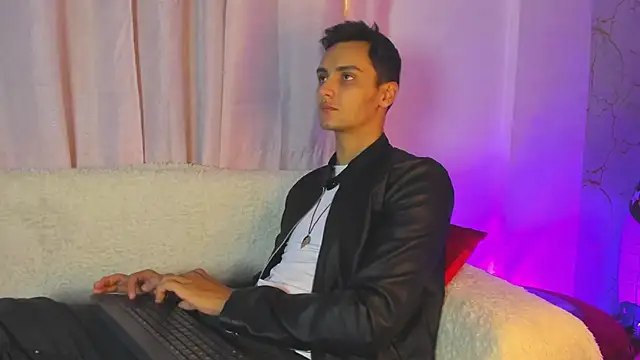 andrewevans46 online show from June 2026 10:51:01 AM